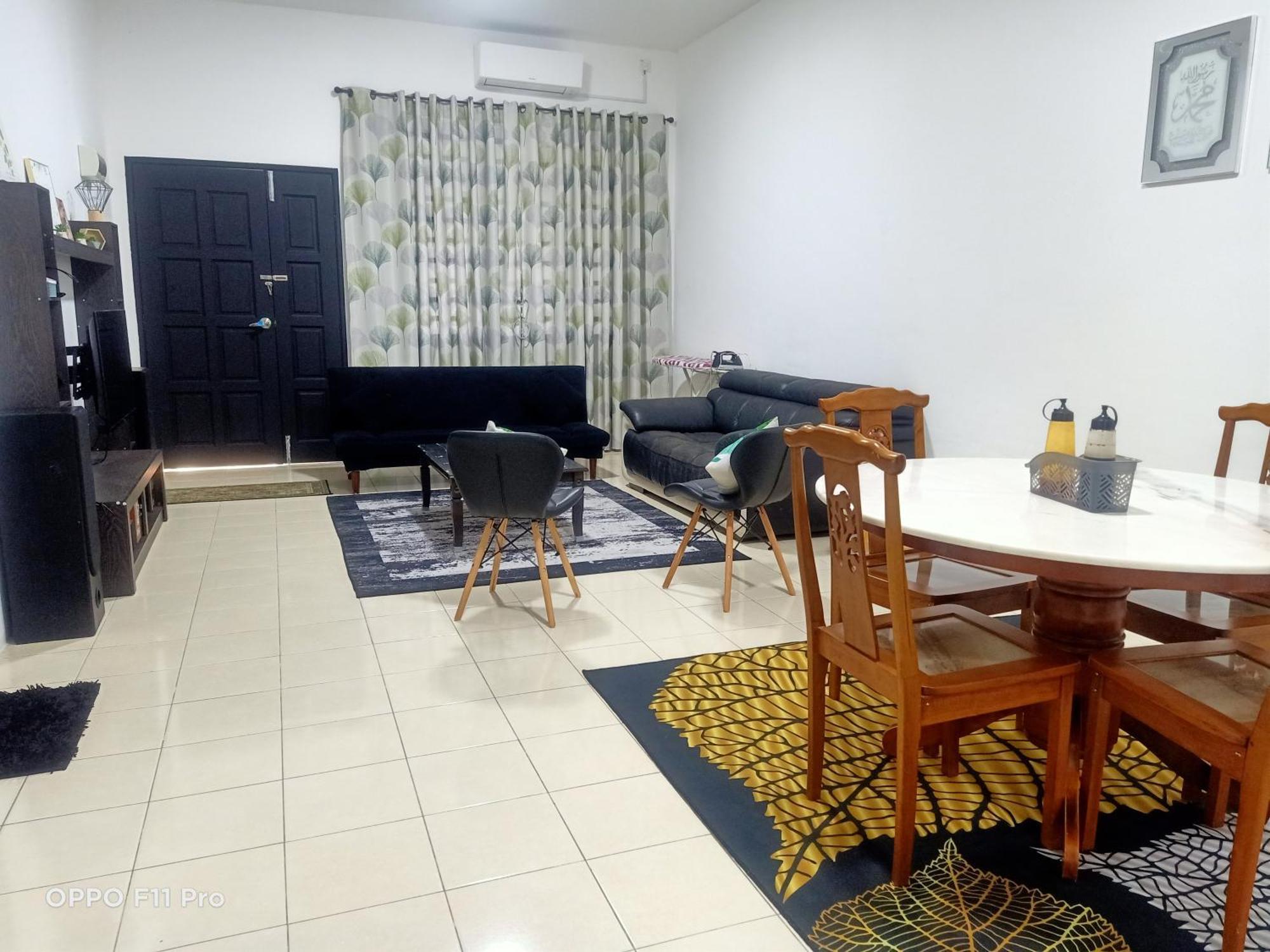 Homestay Izzauni Kuantan Exterior photo