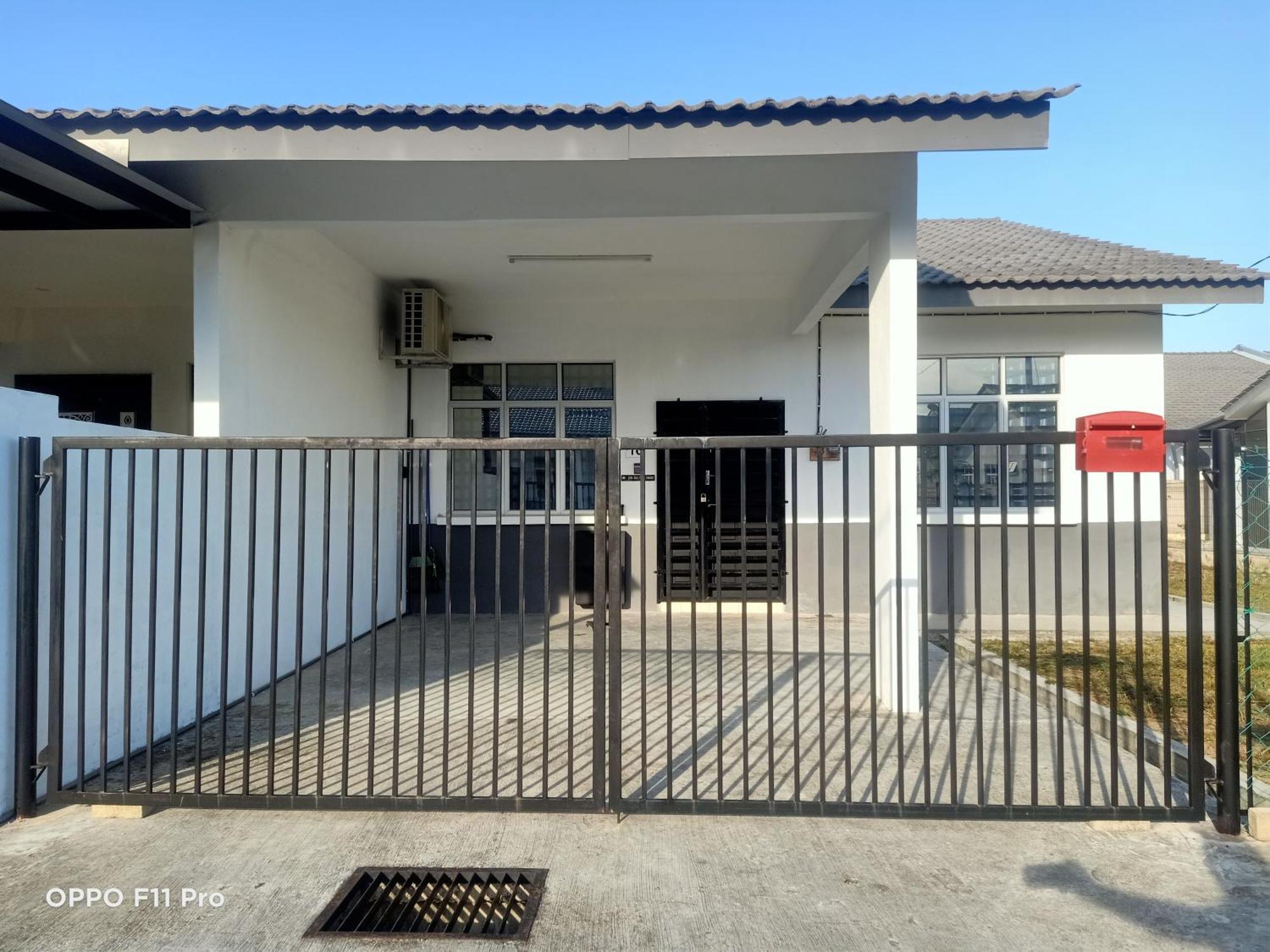 Homestay Izzauni Kuantan Exterior photo